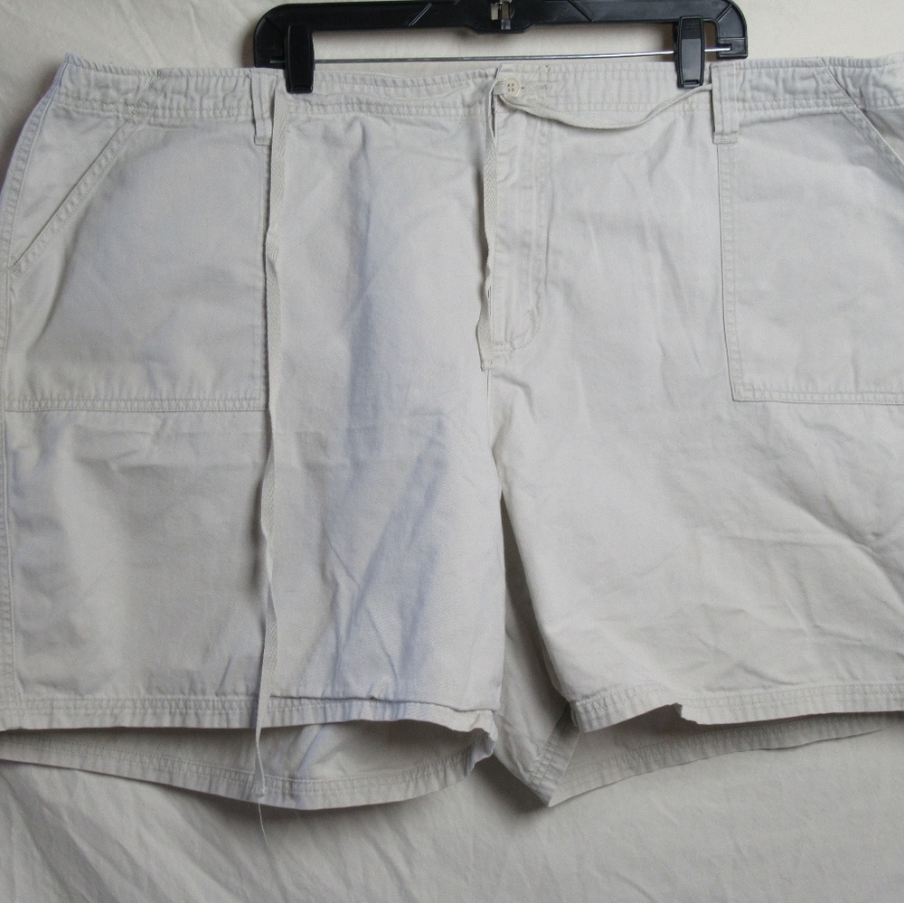 Classic Khaki Cotton Shorts (28)